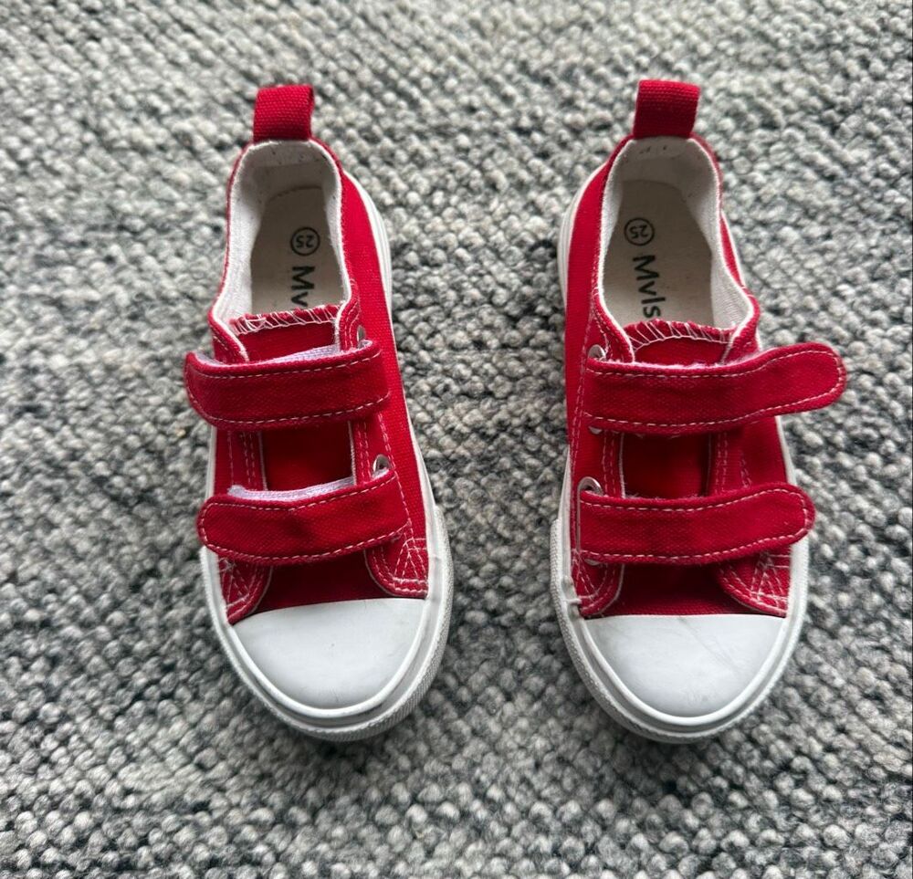 Mvisoct Kids Red Canvas Sneakers EU 25 US 8.5-9 Toddler Converse Style